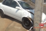 ARIQUEMES: Condutor passa mal e colide com poste no Setor Colonial