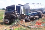 ARIQUEMES: URGENTE – Caminhoneiro fica gravemente ferido em colisão frontal de caminhões na BR–364