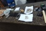 Polícia Militar realiza prisão de várias pessoas e bens relacionados ao tráfico de drogas