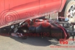 ARIQUEMES: Motocicleta vai parar debaixo de camionete em acidente no Industrial