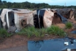 Carreta tomba carregada de soja na estrada da penal em Porto Velho e deixa motorista ferido