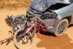 ARIQUEMES: Grave colisão entre carro e moto deixa duas vítimas no B–40 Sul – Uma sofreu fratura