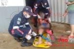 ARIQUEMES: Motociclista sofre lesão na testa após se chocar contra portão de residência no Setor 09
