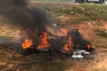 Casal em motocicleta BMW sobrevive após veículo pegar fogo durante acidente na BR–364