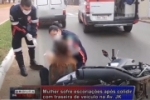 Mulher sofre escoriações após colidir com traseira de veículo na Av JK em Ariquemes – Vídeo