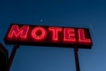 DISFARÇADOS: Ladrões fingem ser clientes e fazem arrastão em motel na zona leste