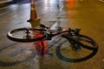 FRATUROU A PERNA: Ciclista é atropelado por carro após atravessar a preferencial na zona Leste de Porto Velho