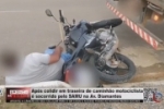 Após colidir em traseira de caminhão motociclista é socorrido pelo SAMU na Av. Diamantes – VÍDEO