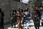 Talibã verifica quem é cristão procurando Bíblia nos celulares e matando